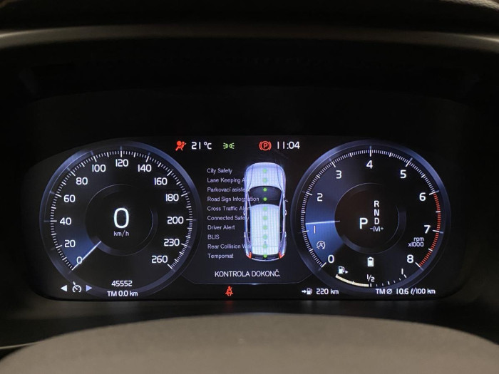 Volvo XC40 B4 AWD R-DESIGN AUT REZERVACE