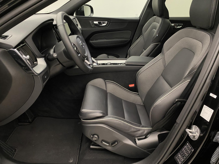 Volvo XC60 B5 AWD BLACK EDITION AUT 1.maj 2.0 Edition