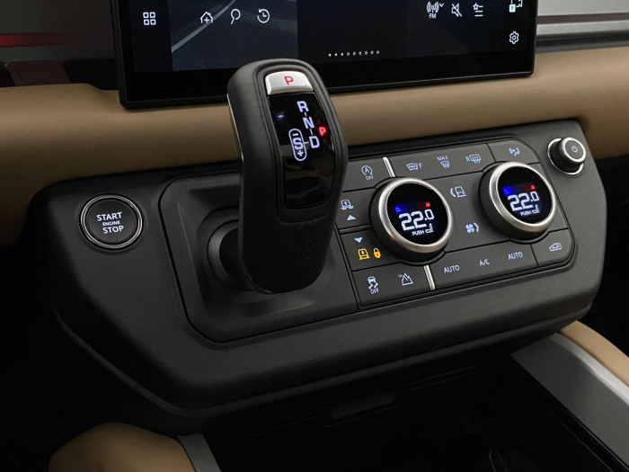 Land Rover Defender 110 D300 X AWD REZERVACE 3.0 d