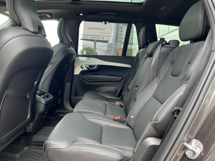 Volvo XC90 B5 AWD DARK ULT. 7MÍSTNÁ Aut