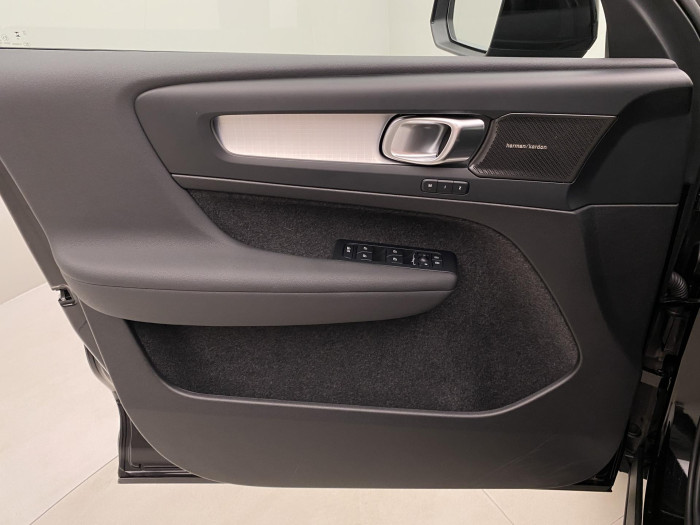 Volvo XC40 B3 DARK PLUS AUT CZ