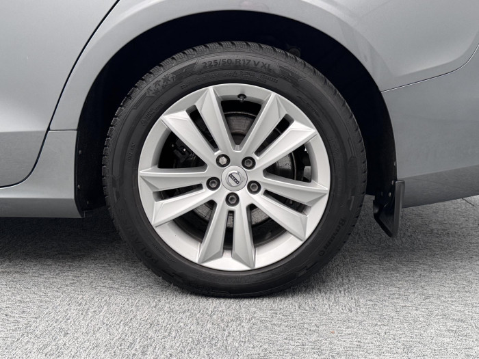 Volvo V60 B4 MOMENTUM PRO REZERVACE 2.0 Momentum