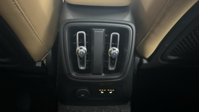 Volvo XC40 T5 TWINe INSCRIPTION REZERVACE