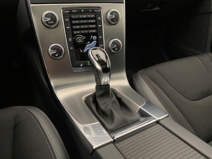 Volvo V60 D4 MOMENTUM AUT REZERVACE 2.0 d Momentum