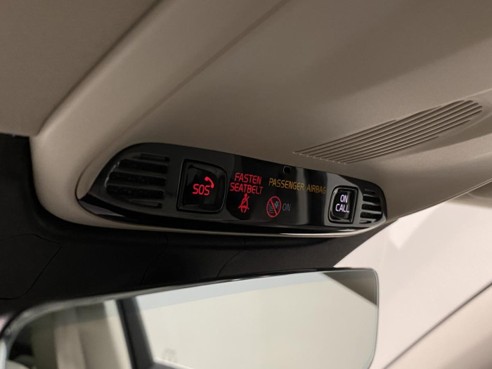 Volvo XC60 T8 AWD INSCRIPTION REZERVACE