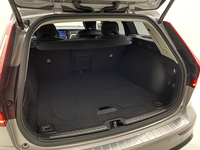 Volvo V60 B4 PLUS DARK AUT 1.maj