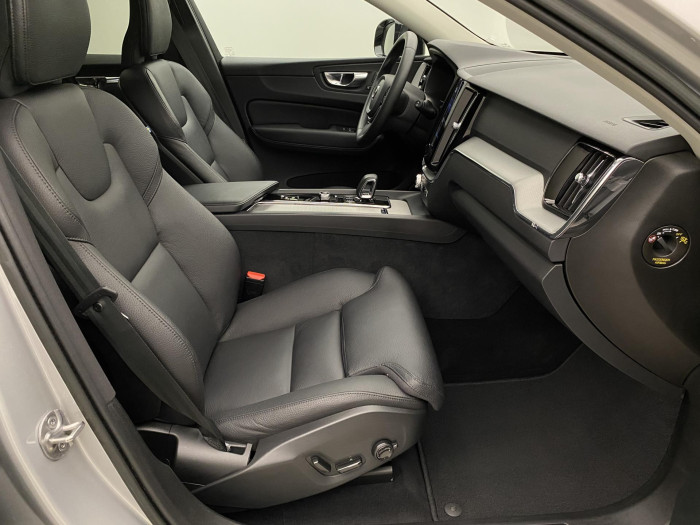 Volvo XC60 B4 AWD PLUS DARK AUT CZ 1.maj