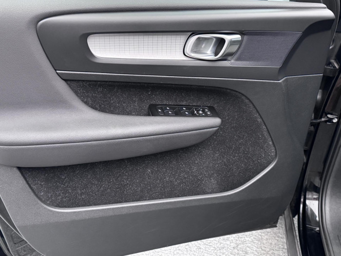 Volvo XC40 B4 MOMENTUM PRO CZ 1.maj 2.0 Momentum