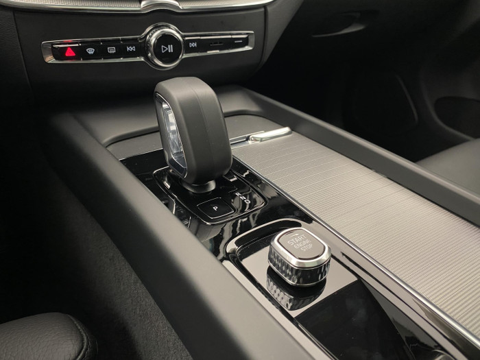 Volvo XC60 B5 AWD DARK ULTIMATE AUT CZ