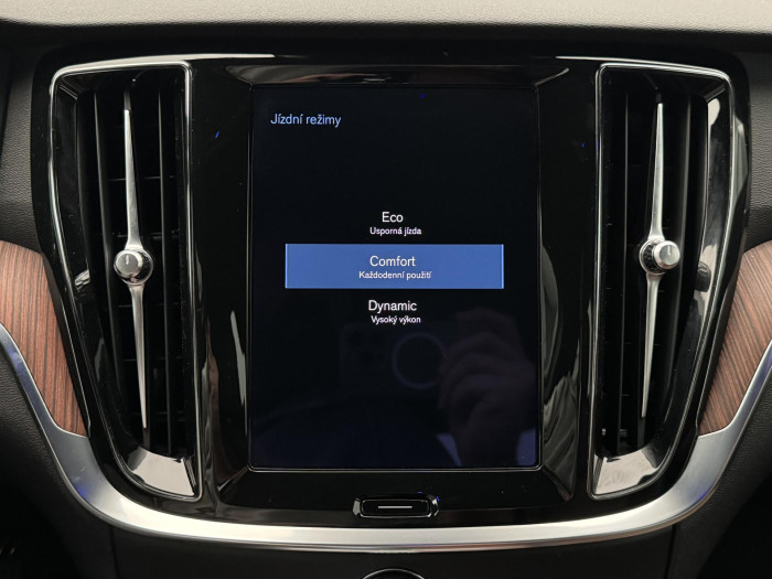 Volvo S60 B4 INSCRIPTION AUT CZ