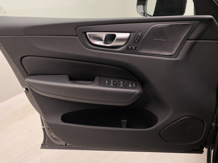 Volvo XC60 B4 AWD PLUS DARK AUT 1.maj