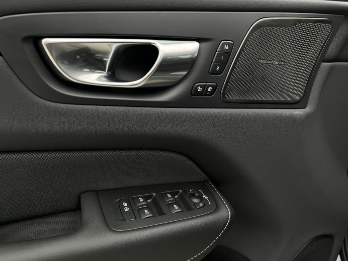 Volvo XC60 T6 AWD RECHARGE BLACK EDITION 2.0 Edition