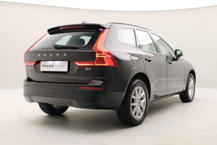 Volvo XC60 B4 MOMENTUM AUT REZERVACE 2.0 Momentum