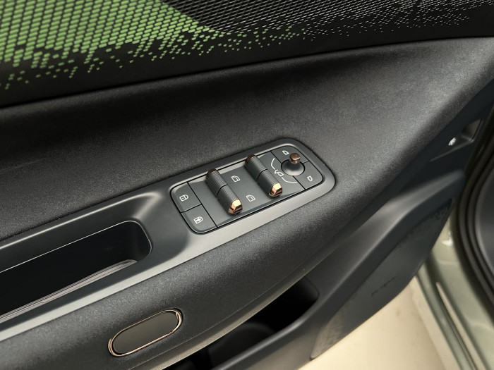 Lynk & Co 08 MORE PHEV