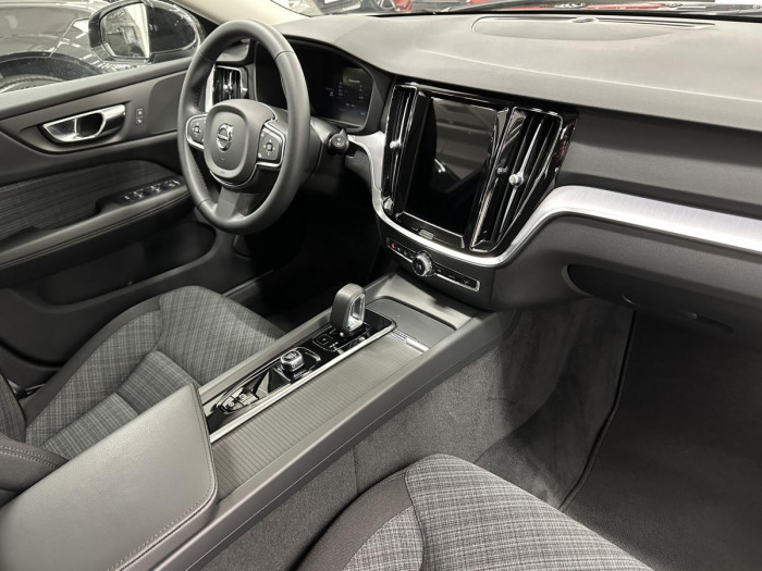 Volvo V60 B3 CORE AUT REZERVACE