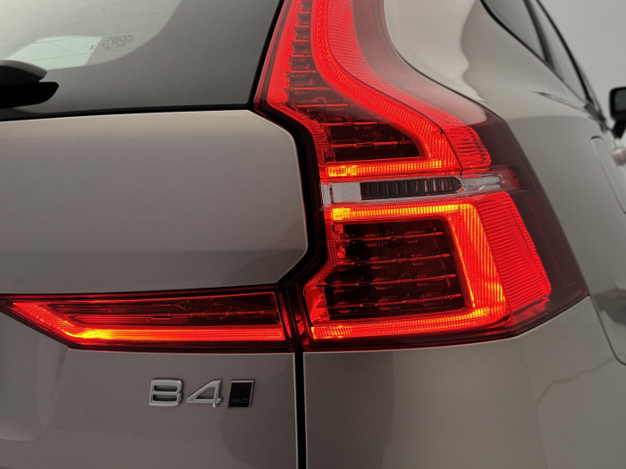 Volvo XC60 B4 AWD PLUS DARK CZ 1.maj