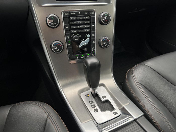 Volvo XC60 D3 AWD SUMMUM AUT CZ 2.4 d Summum