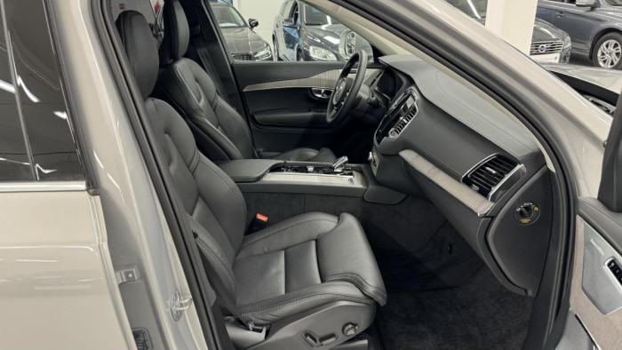 Volvo XC90 B5 AWD ULTIMATE REZERVACE