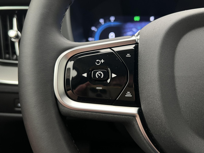 Volvo XC60 B4 AWD PLUS DARK AUT 1.maj.