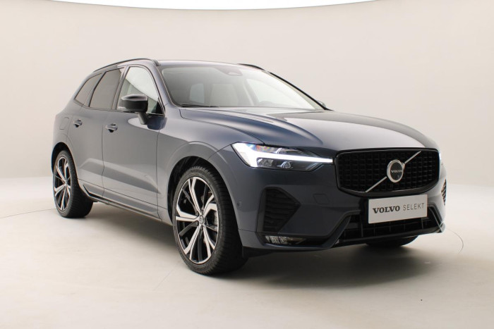 Volvo XC60 B4 AWD ULTIMATE DARK REZERVACE