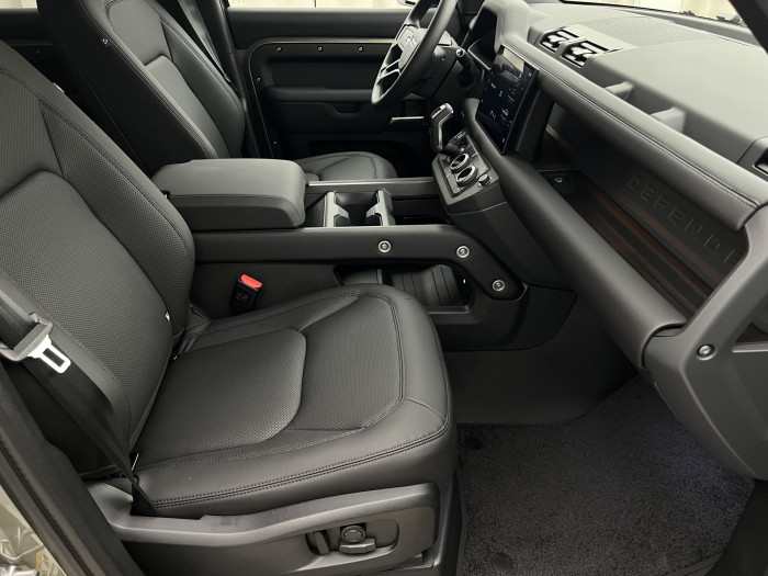 Land Rover Defender 110 D250 X-DYNAMIC SE AWD AUT 3.0 d Dynamic SE