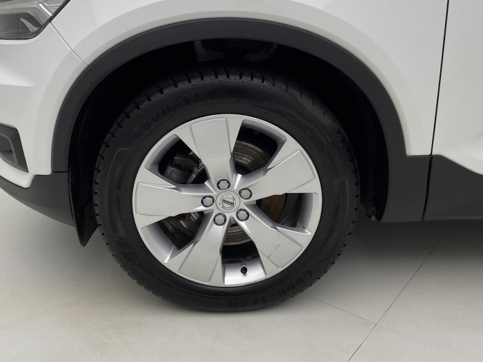 Volvo XC40 B4 MOMENTUM AUT CZ 2.0 Momentum