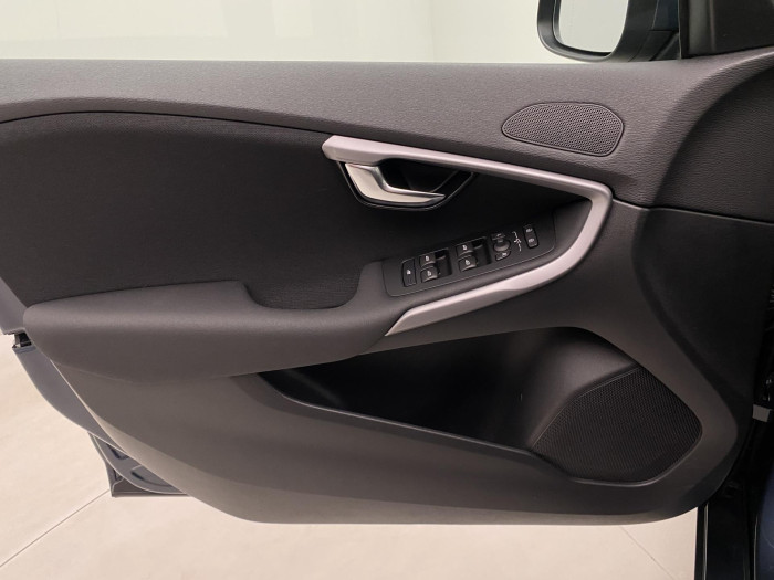 Volvo V40 D2 MOMENTUM AUT NAVIGACE 2.0 d Momentum