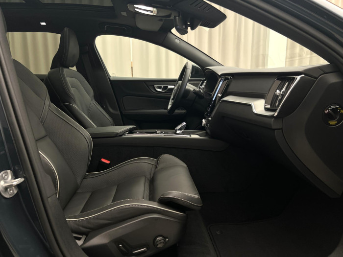 Volvo V60 B4 ULTRA DARK AUT 1.maj.