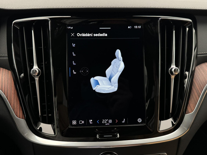 Volvo V60 CC B5 AWD ULTIMATE REZERVACE 2.0 CC CC