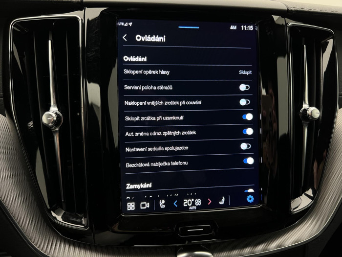 Volvo XC60 B4 AWD R-DESIGN AUT CZ