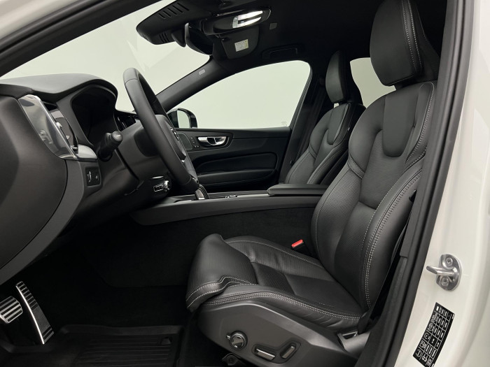 Volvo XC60 B4 AWD R-DESIGN AUT CZ