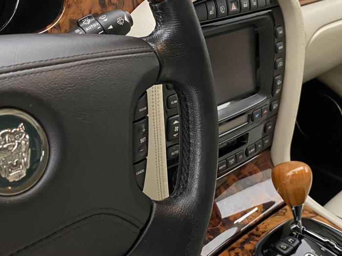 Jaguar XJ 4.2 V8 L EXECUTIVE AUT 1.maj 4.2 V8 Executive