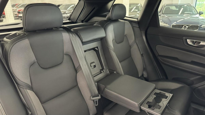 Volvo XC60 B4 AWD PLUS DARK REZERVACE 2.0 Plus