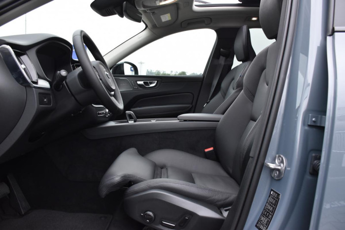Volvo XC60 B4 AWD R-Design REZERVACE