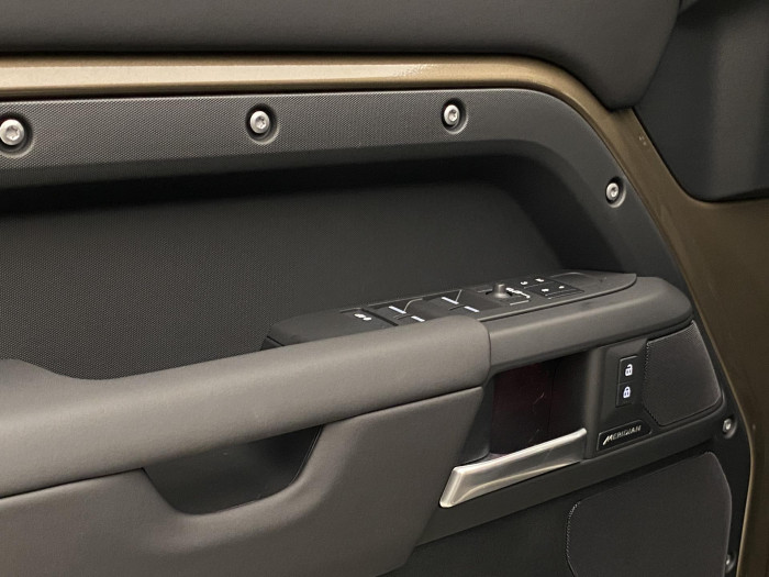 Land Rover Defender 110 D300 X-DYNAMIC SE AWD AUT 3.0 d Dynamic SE