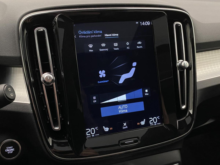 Volvo XC40 D4 AWD MOMENTUM REZERVACE 2.0 d Momentum