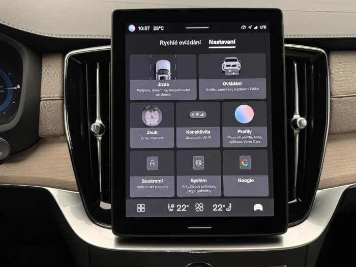 Volvo XC90 T8 AWD RECHARGE CZ REZERVACE