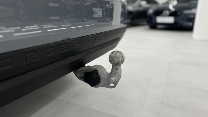 Volvo V60 CROSS COUNTRY B4 REZERVACE