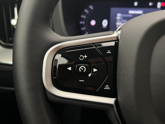 Volvo XC60 B5 AWD PLUS DARK AUT 1.maj.