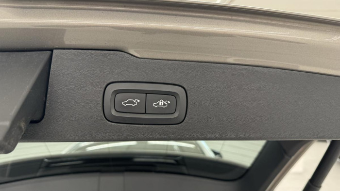 Volvo V60 D4 INSCRIPTION AUT REZERVACE 2.0 d