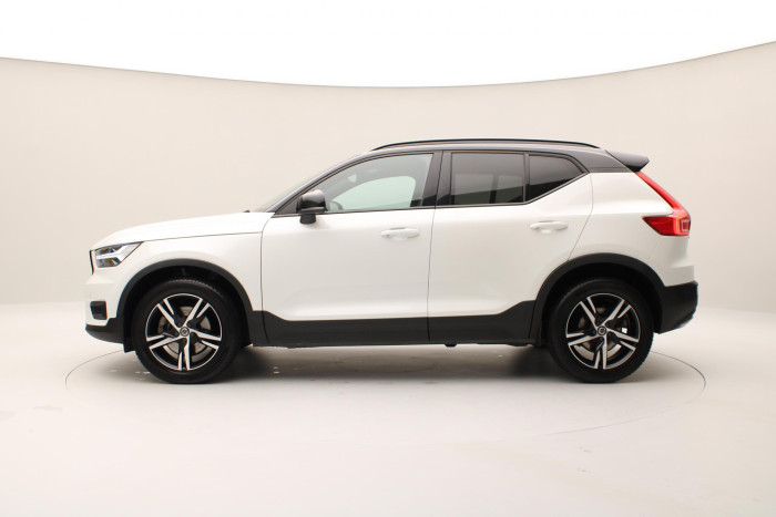 Volvo XC40 T4 AWD R-DESIGN REZERVACE