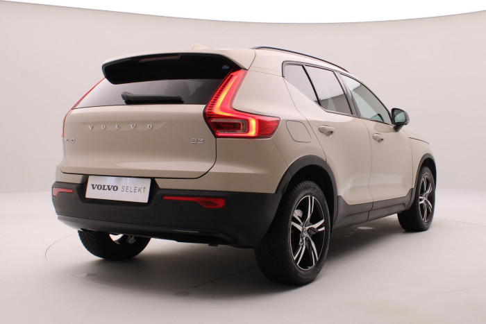 Volvo XC40 B3 DARK PLUS REZERVACE