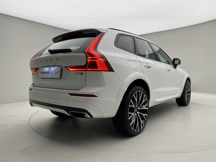 Volvo XC60 B5 AWD R-DESIGN AUT REZERVACE