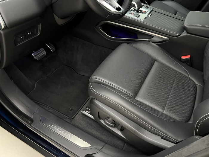 Jaguar F-Pace D300 AWD R-DYNAMIC SE AUT 3.0 d Dynamic SE