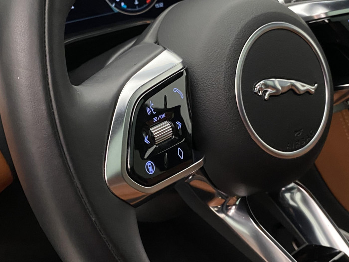 Jaguar F-Pace REZERVACE