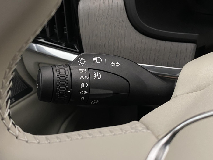 Volvo V90 T8 AWD Plug-in DARK ULTRA