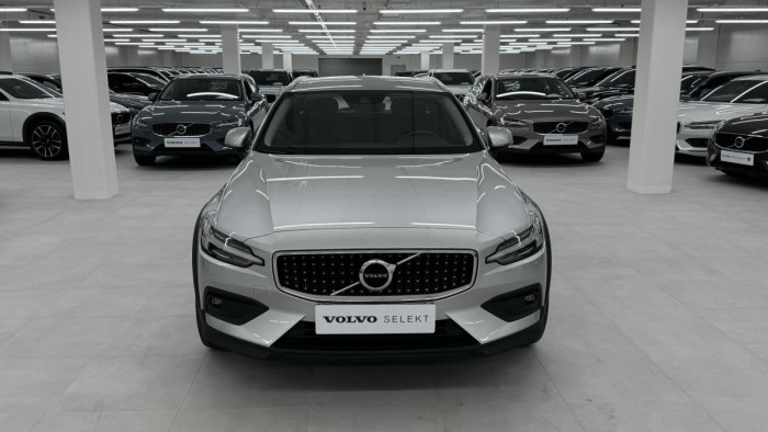 Volvo V60 CROSS COUNTRY B4 REZERVACE