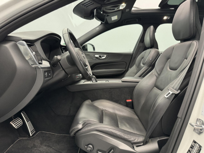 Volvo XC60 B5 AWD R-DESIGN AUT
