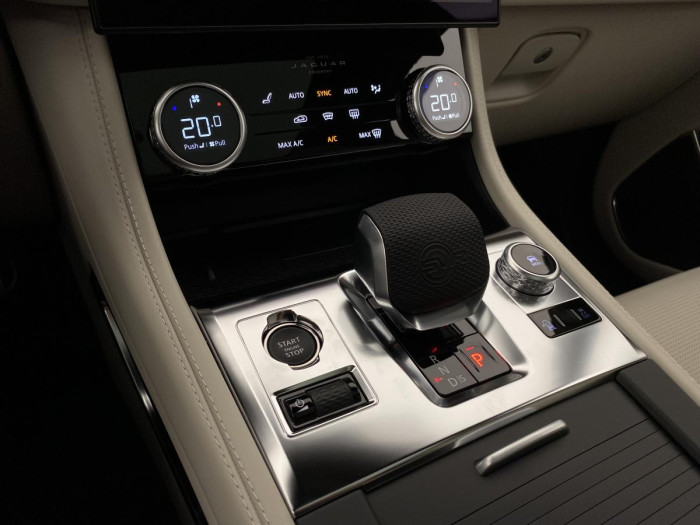 Jaguar F-Pace SVR 5.0 AWD AUT REZERVACE