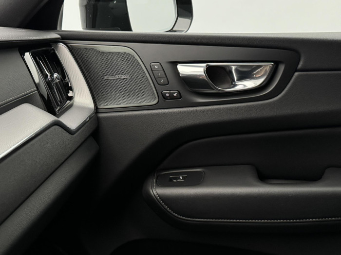 Volvo XC60 B4 AWD R-DESIGN AUT